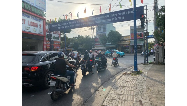 Bán nhà Quận 12, Nhà đẹp 3 tầng 104m2, KV Trung Tâm, Mặt tiền Trương Thị Hoa Q12, Nhỉnh 9 Tỷ, Còn Thương lượng